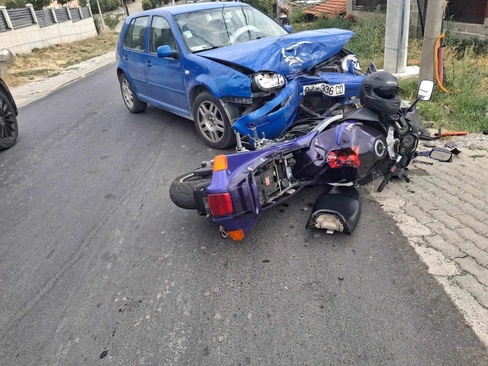 Golf 4-shi godet motoçikletën në Rahovec