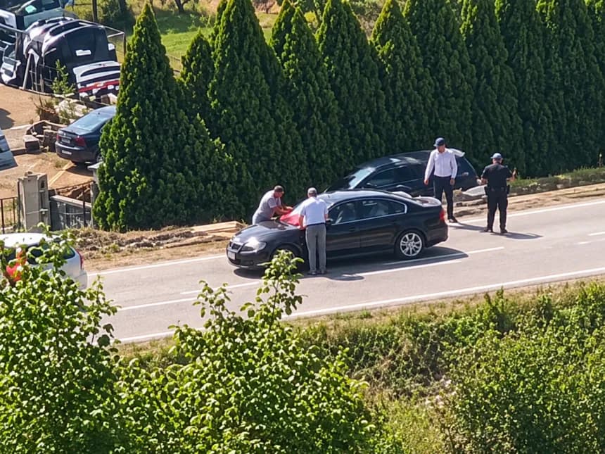 Ndalohen dasmorët shqiptarë në Mal të Zi, policia u kërkon heqjen e flamujve