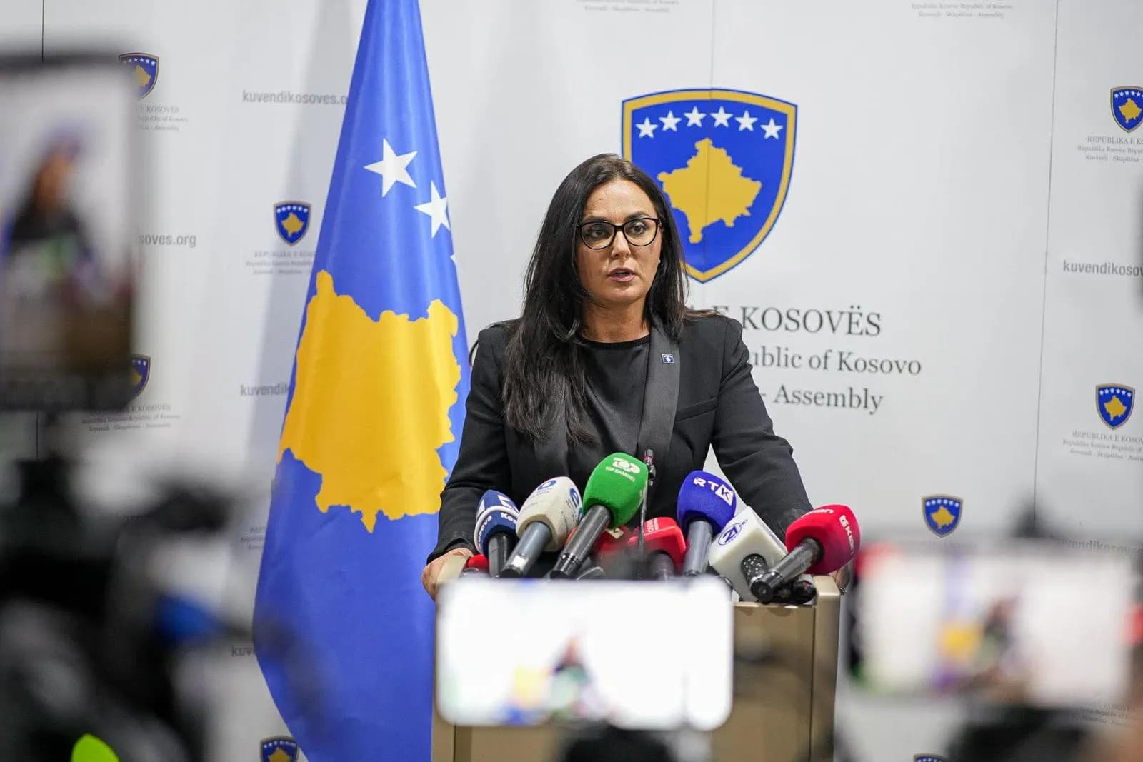 Lushaku-Sadriu kritikon VV-në: Jemi me një parti fituese që nuk është në gjendje të gjejë zgjidhje politike