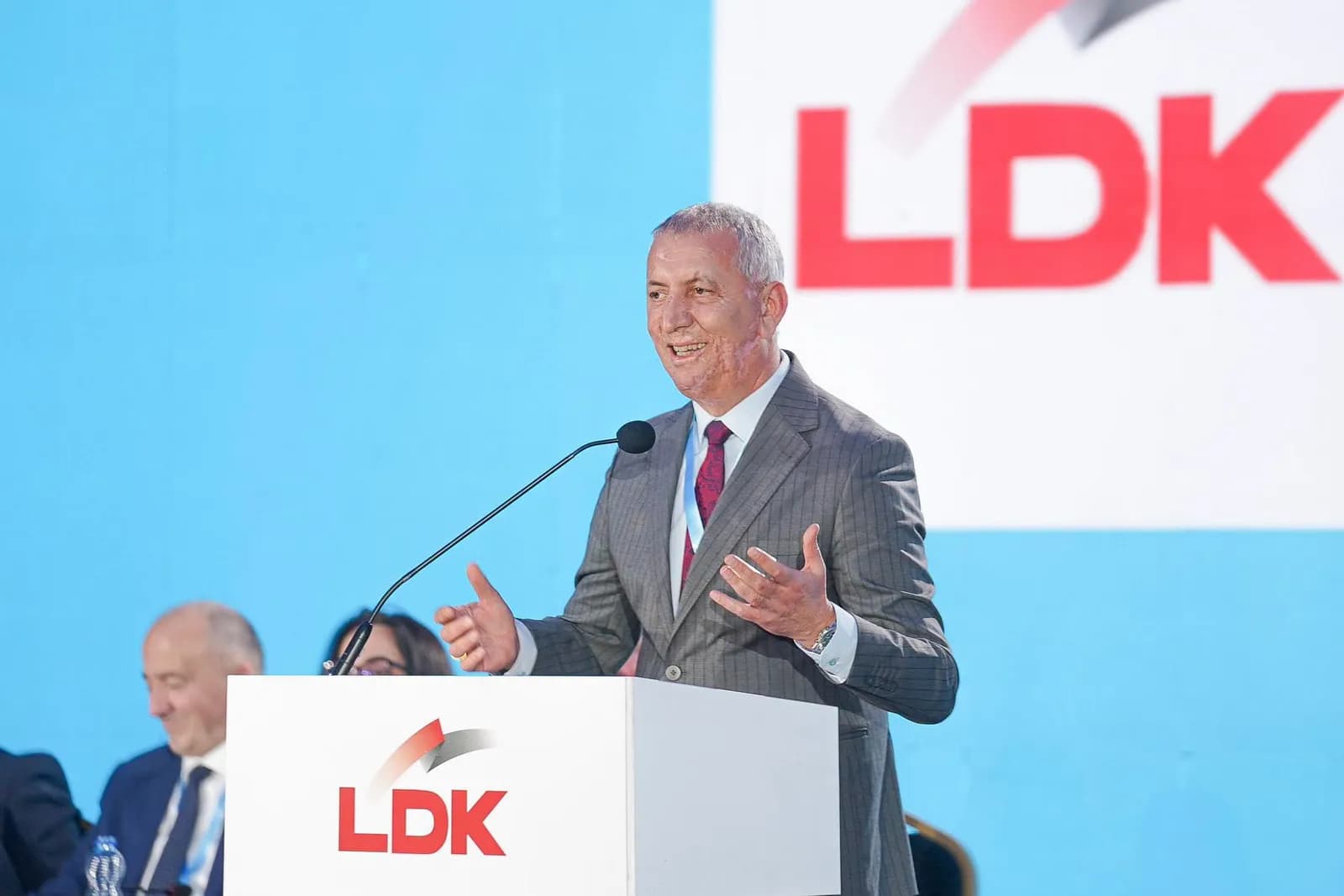 Anton Quni reagon marrëveshjen LDK-LVV për kandidaturën e Bekim Sejdiut për president