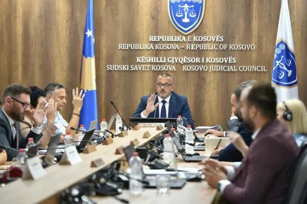 KGJK-ja refuzon kthimin e gjyqtarëve serbë që dhanë dorëheqje