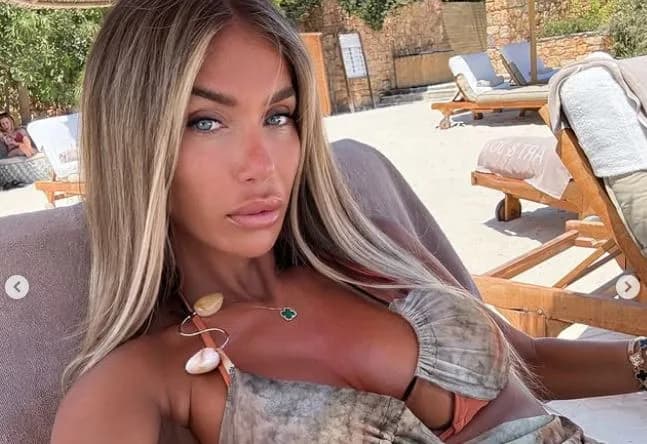 Adelina Tahiri i dedikon urimin më të ëmbël të birit për 8-vjetorin