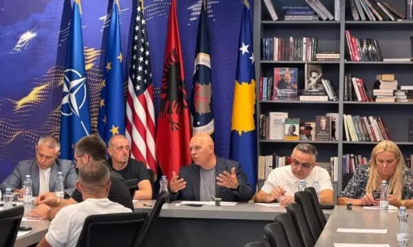 Aleanca nesër zhvillon aktivitet simbolik te hyrja e Qeverisë