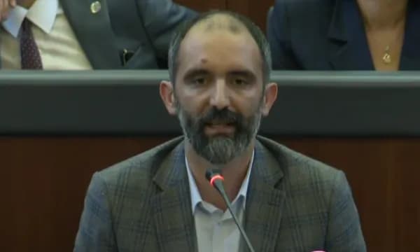 Deputeti i VV-së: Çitaku mund të bëhet kryetare e Kuvendit nëse Hamza pranon ofertën e Kurtit