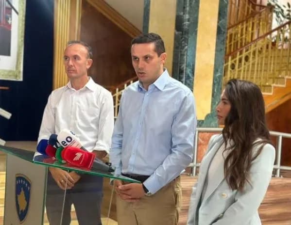 Gruda tregon për veprimet nesër në Kuvend: Nesër do ta presim Deharin e VV-në në sallë