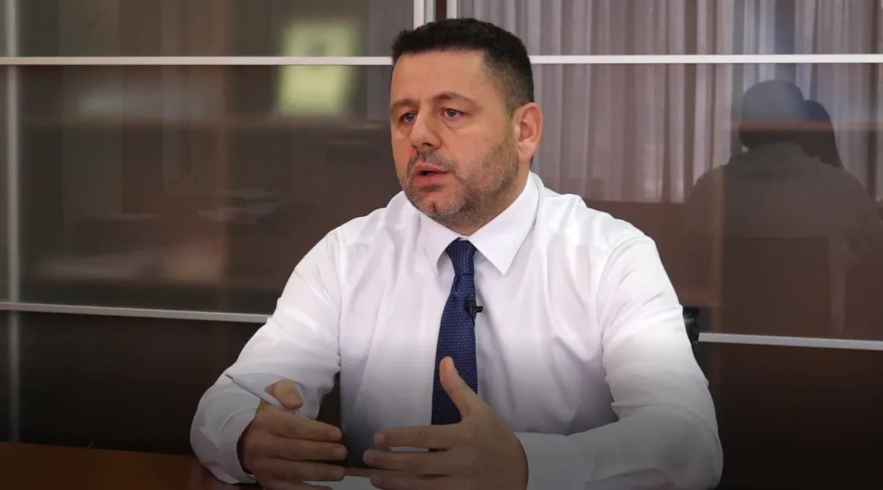 “Albin Kurti është baba i BUDALLËVE” – Bekë Berisha nuk kursehet