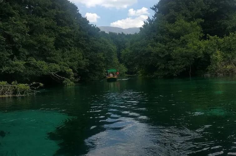 Tragjedi në Shqipëri: Gjendet trupi i pajetë i 7-vjeçares që u mbyt në lumin Drini i Zi