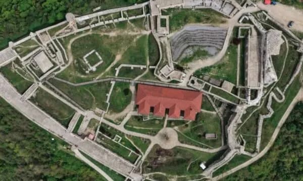 Mbyllet përkohësisht Kalaja e Prizrenit për vizitorët