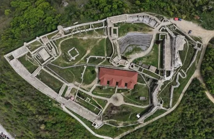 Kalaja e Prizrenit mbyllet përkohësisht për vizitorë