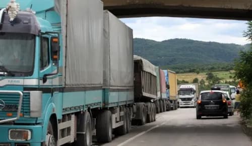 Edhe sot kufizohet qarullimi për automjetet e transportit të mallrave me masë totale mbi 20 tonë