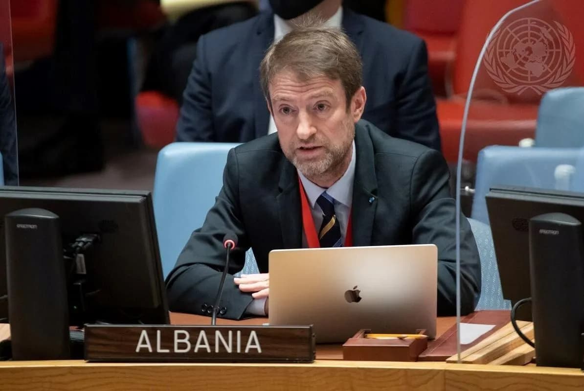 Aktiviteti në një fshat të Shqipërisë ku mori pjesë Mickoski, u ekzekutua himni i RMV e jo ai shqiptar – Hoxha reagon për skandalin