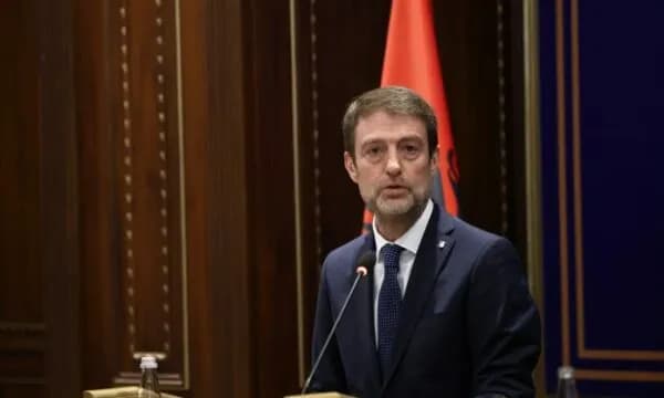 Kryediplomati shqiptar: Vdekja e Mlladiqit nuk e fshin fajin dhe as nuk mund ta rishkruajë historinë