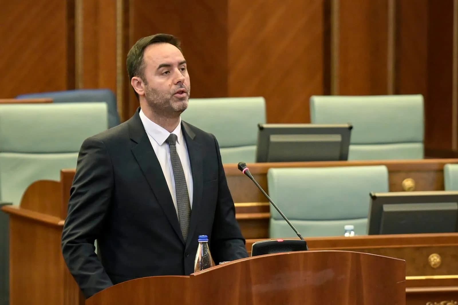 Glauk Konjufca i reagon Volodymyr Zelenskyy