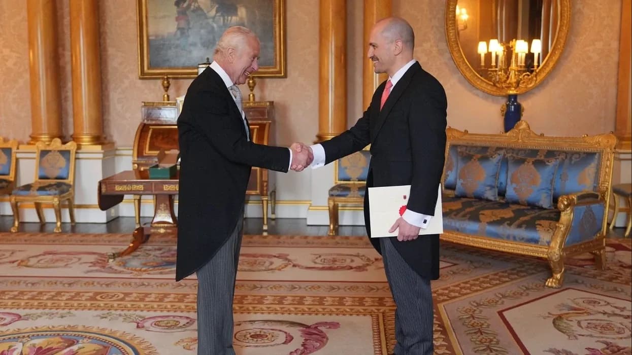 “Mos targetoni shqiptarët”, ambasadori shqiptar kritika të djathtës britanike