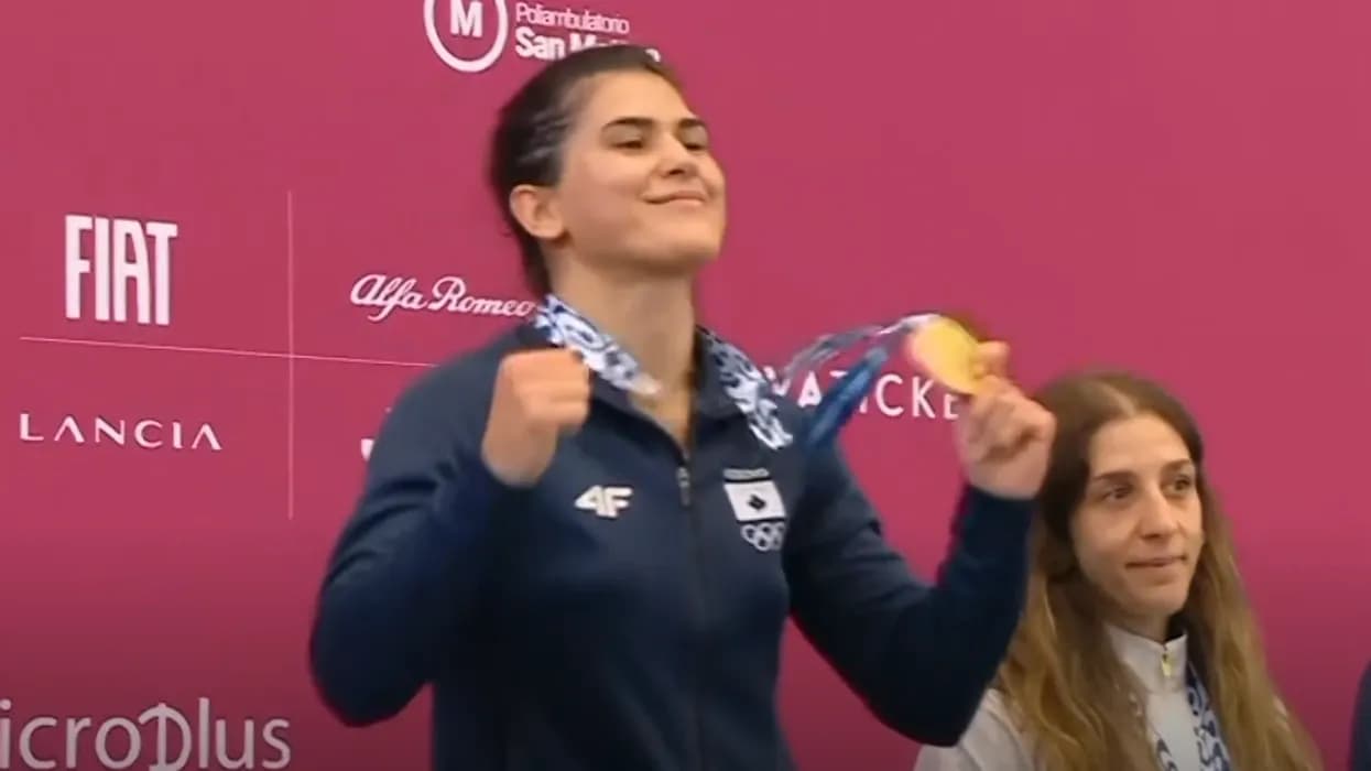 Donjeta Sadiku me krenari merr medaljen, Serbia humbëse bojkoton ceremoninë