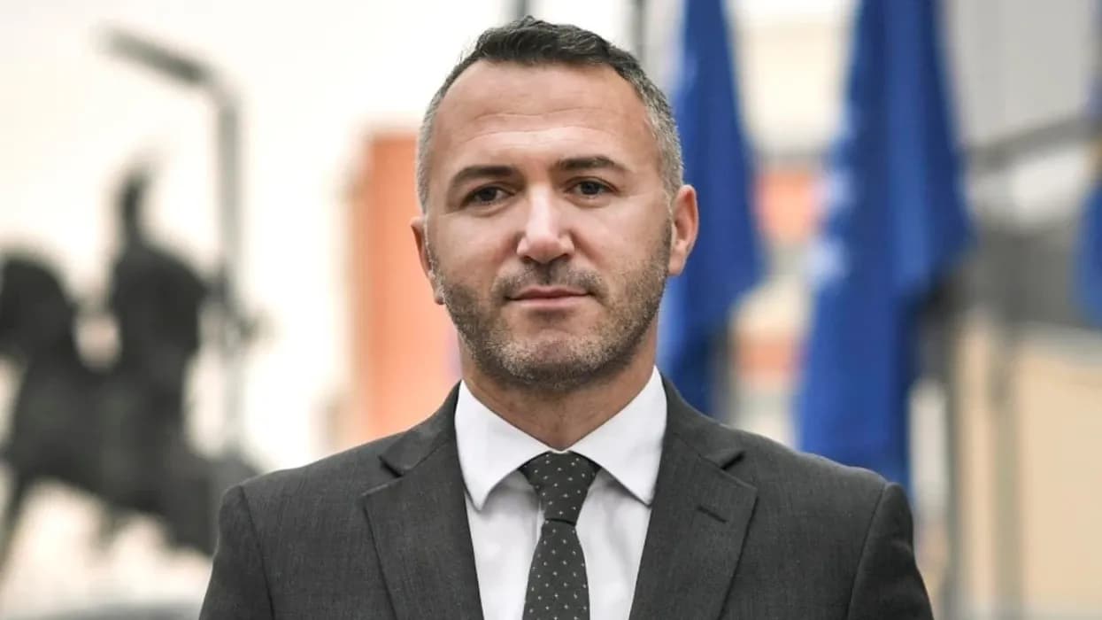 Zulfaj: Propaganda serbe për serbët e Kosovës ndjek “manualin rus”