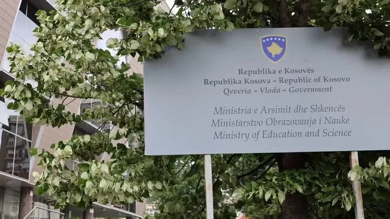 Miratohet nga MASH katalogu i teksteve shkollore, ekzekutohen mjetet financiare te prindërit