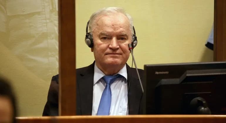 Kush ishte Ratko Mlladiq, krimineli serb i luftës që vdiq sot