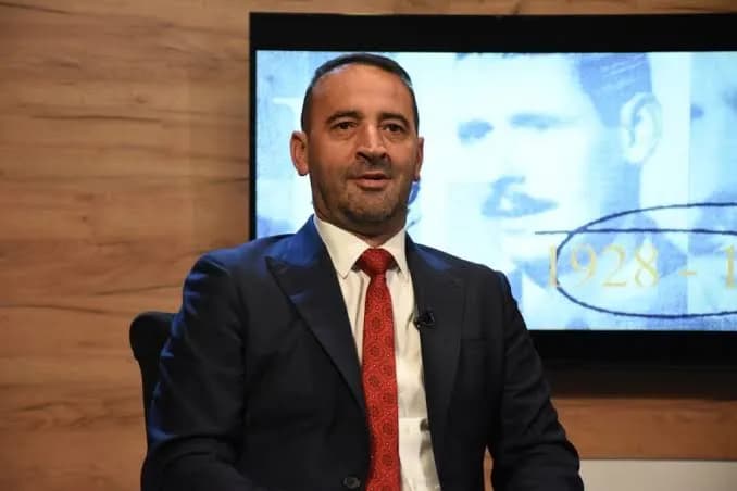 Daut Haradinaj për personin që e kërcënoi Ramushin nga Kuvendi: Mezi i mbajke dhëmbët në gojë e donte me mbyt aty...