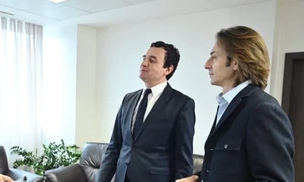 Hoxha kërkon falje pasi shpërndau ballinë të rreme të gazetës serbe për Time Kadrijaj