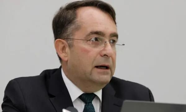 Ish-ambasadori Peci: Jemi shndërruar në bashkësi komunash, kësaj situate duhet t’i jepet fund