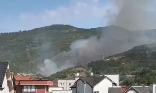 Zjarr në Butovc të Prishtinës, zjarrfikësit nisen për intervenim