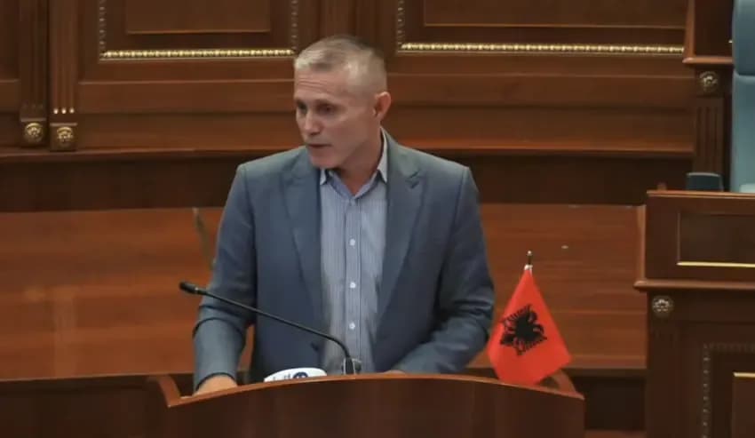 Ramadani: Një pjesë e deputetëve të LVV-së sot janë në bregdet, ne po flasim për shtetin