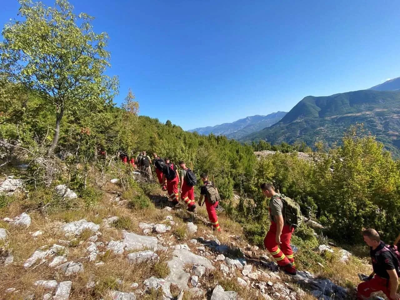 Përhapen 14 vatra zjarri në 12 orët e fundit në Shqipëri, pesë vijojnë të jenë aktive