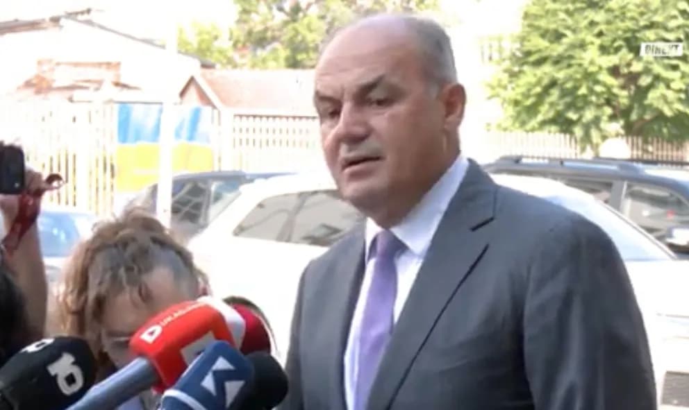 Enver Hoxhaj: Kurti po përpiqet ta nënshtrojë opozitën