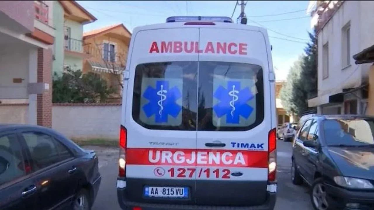 Tragjedi në Ksamil: 4-vjeçarja humb jetën pasi u godit aksidentalisht nga vetura e babait