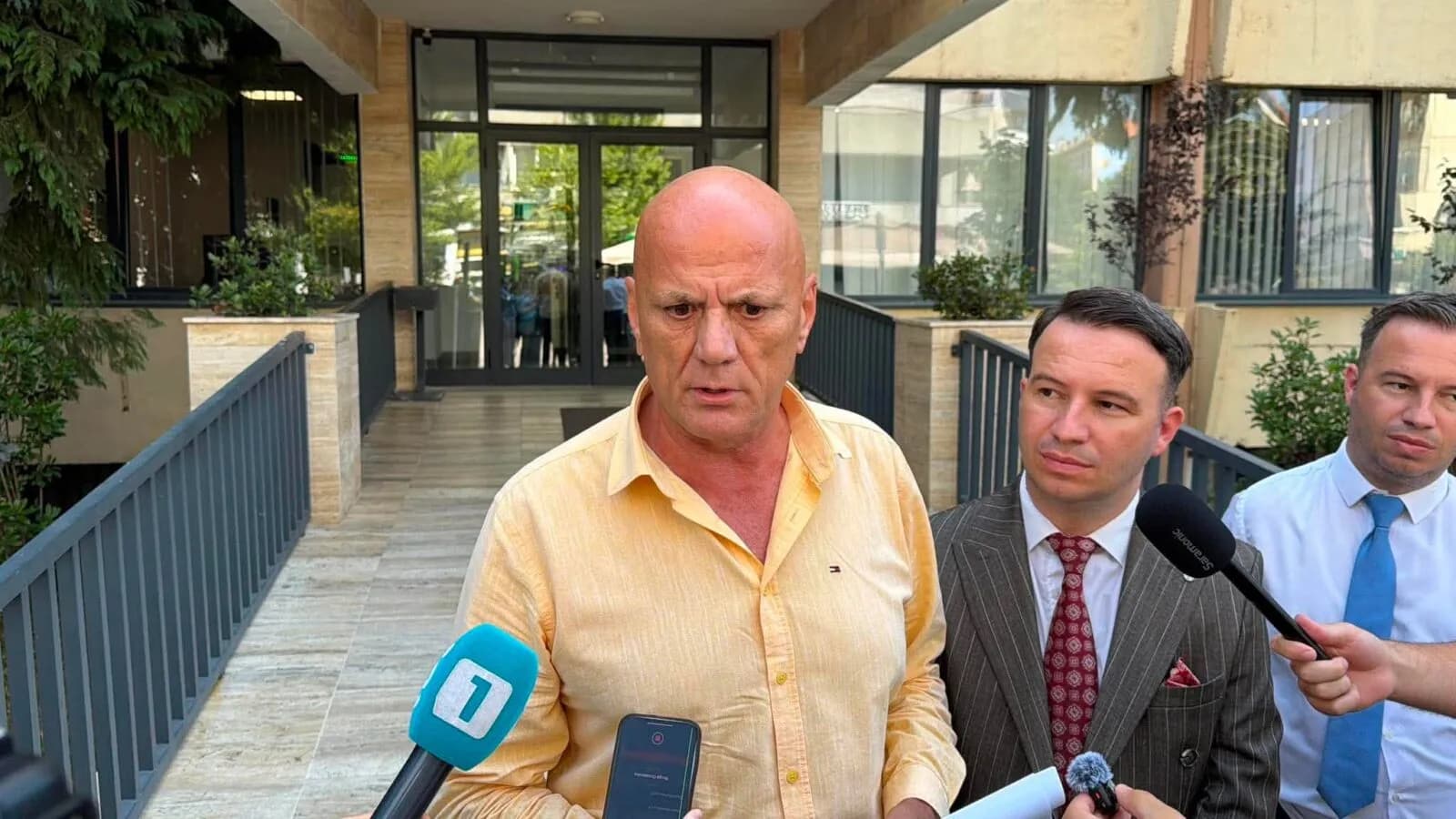 Geci dorëzon kallëzim penal ndaj Kurtit në Prokurorinë Speciale