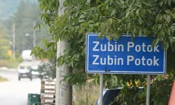 AK-47, fishekë, radiolidhje, çka gjeti policia dje në Zubin Potok gjatë bastisjeve