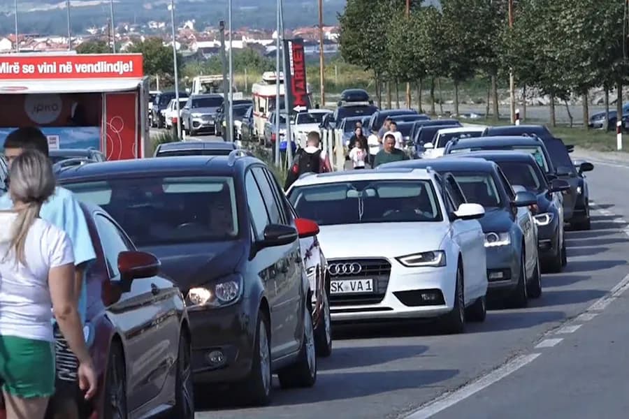 Pritjet kufitare arrijnë deri në 60 minuta – Muçibaba prin, pas saj Dheu i Bardhë