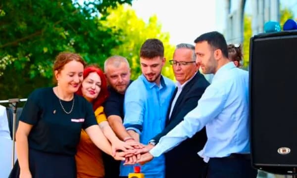 Djali i Rexhep Selimit, Ares Selimi, merr pjesën në nisjen “Orën e Pritjes” në Prishtinë
