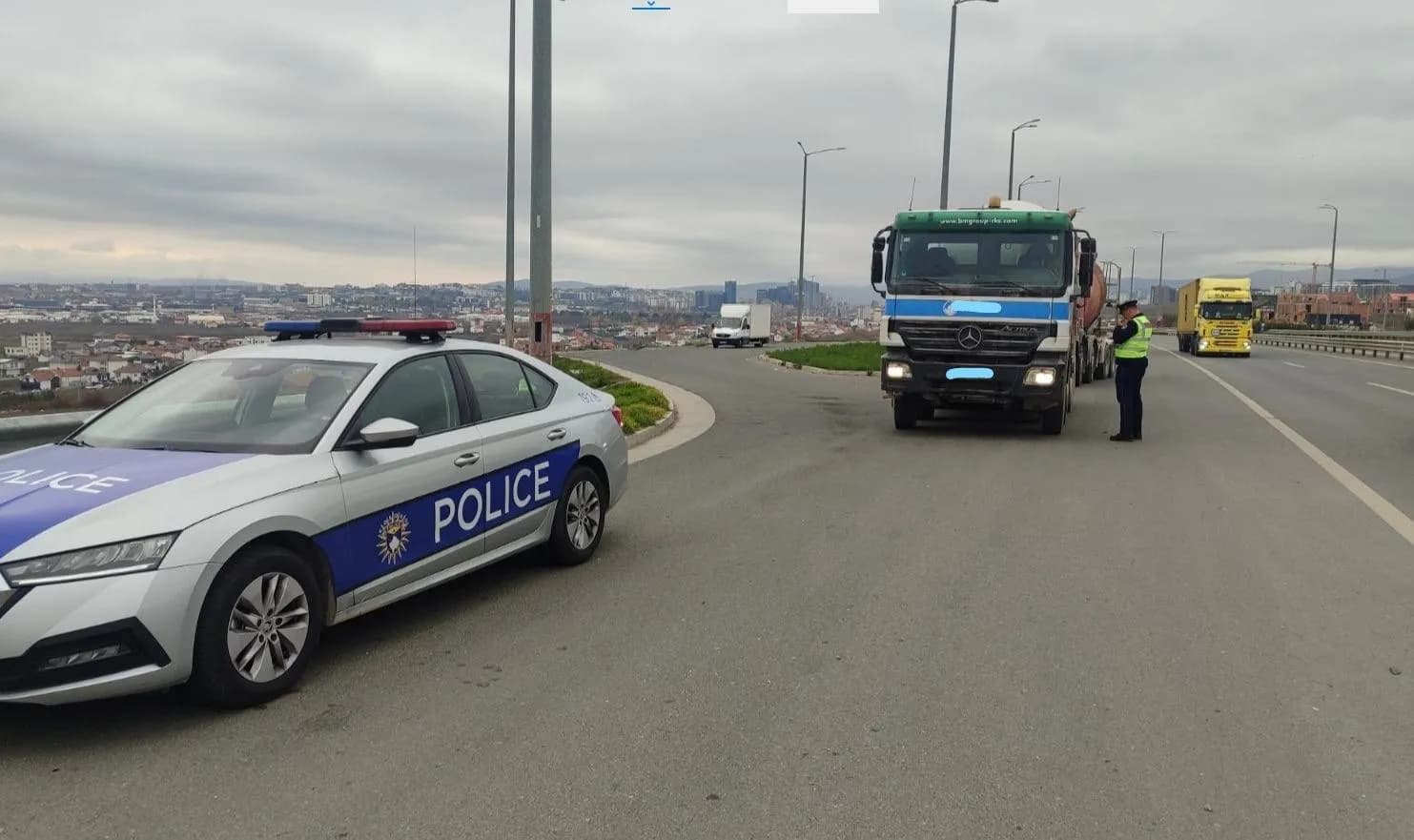 Mbi 100 mjete të rënda nën kontroll për një javë – mbi 14 mijë euro gjoba për tejkalim të peshës