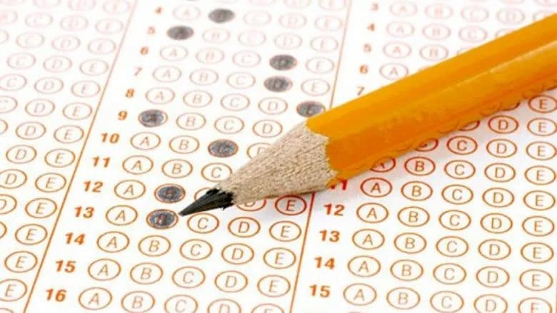 Afro 5 mijë maturantë i nënshtrohen sot Provimit të Maturës