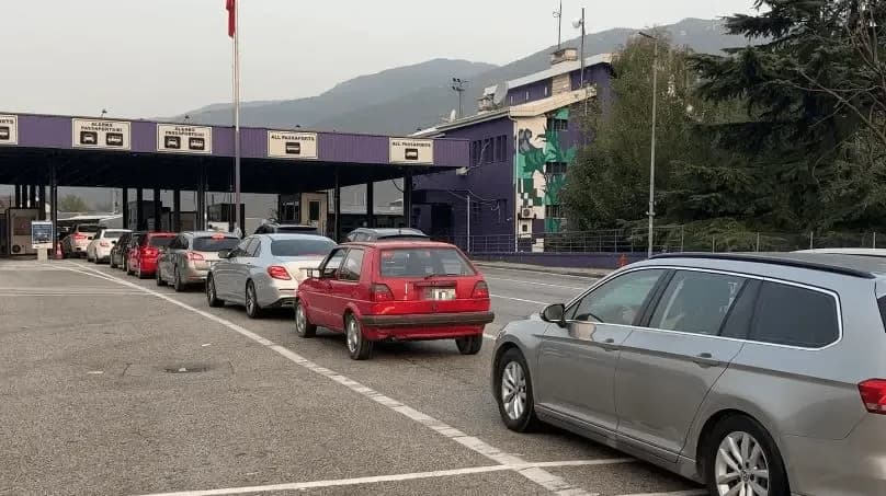 Fundi i gushtit, fluks i madh i kosovarëve sot në mëngjes drejt bregdeti shqiptar