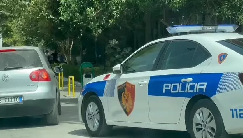 Aksident në Vlorë, automjeti përplas këmbësoren me foshnjën 3-muajshe në krahë