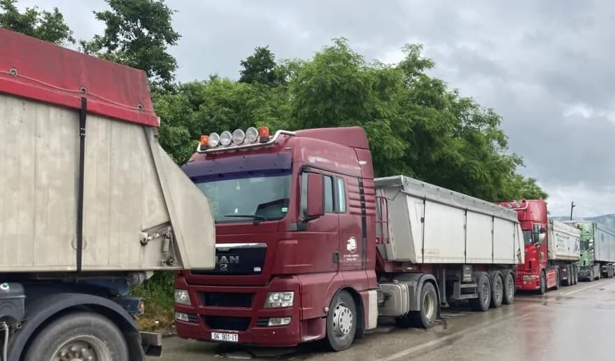 Kufizime sot në autoudhë për automjetet e transportit të mallrave me masë totale mbi 20 tonë