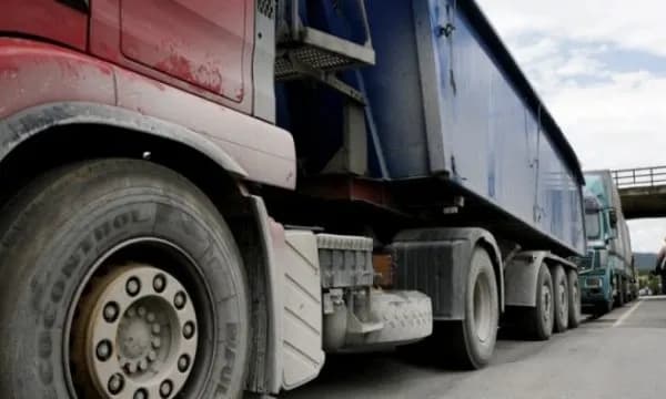 Edhe sot kufizohet qarkullimi i automjeteve mbi 20 tonë