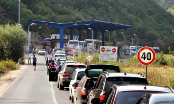 Pak kolona në dy pika kufitare, këto janë pritjet