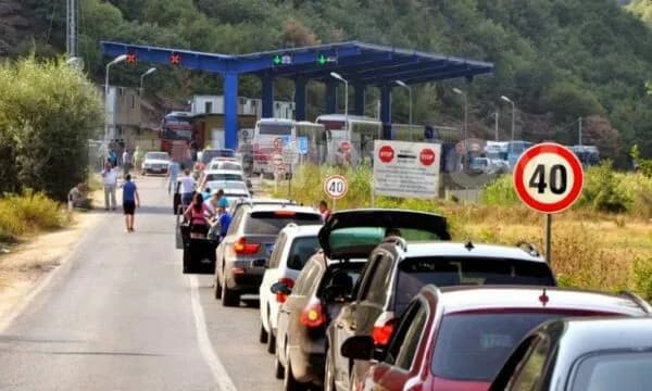 Kolona jo të gjata në kufi me Kosovën
