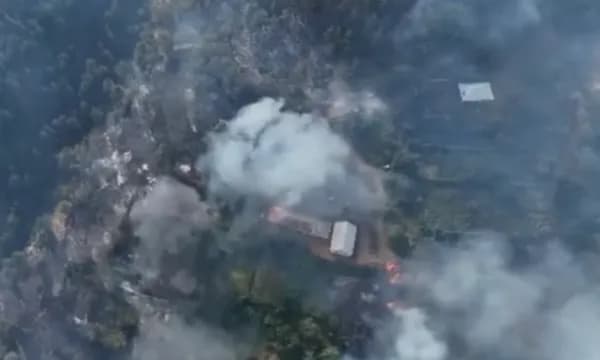 Del jashtë kontrolli zjarri në një zonë të Pukës, digjen tre banesa në lagjen ‘Pepaj’, nis evakuimi i banorëve