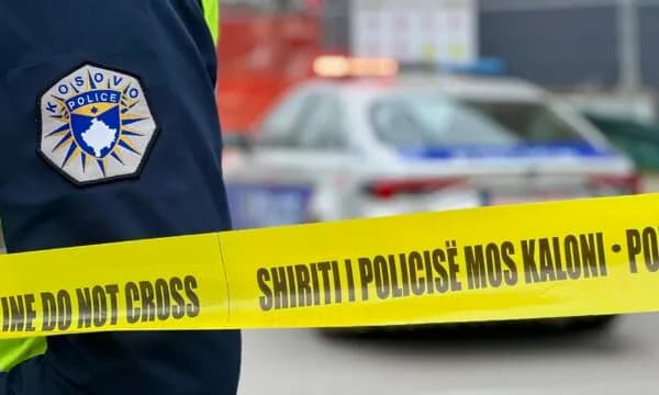 Ngjarja e rëndë në Malishevë – QKUK jep detaje për gjendjen e 26-vjeçarit që dyshohet se vrau gruan e tij