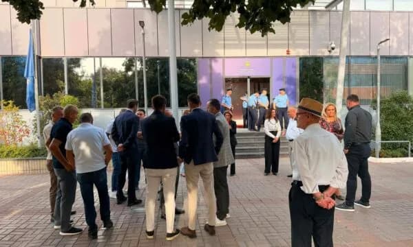 PDK-së i bashkohen asamblistë e aktivistë nga Ferizaj dhe Hani I Elezit në protestën para Qeverisë
