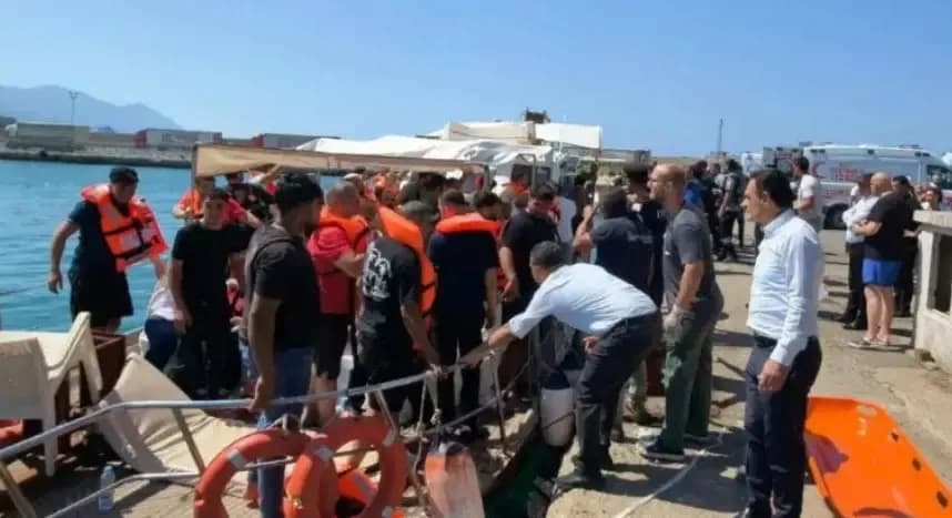 Shtatë të vdekur pas përmbytjes së tragetit