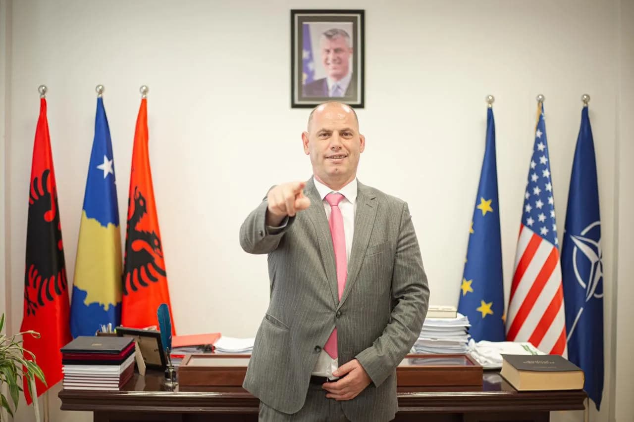 Lladrovci: Ka njerëz të korruptuar brenda PDK-së