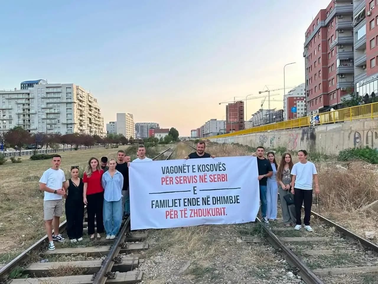 Rinia e Aleancës: Vagonët për servis në Serbi, familjet ende në dhimbje për të zhdukurit