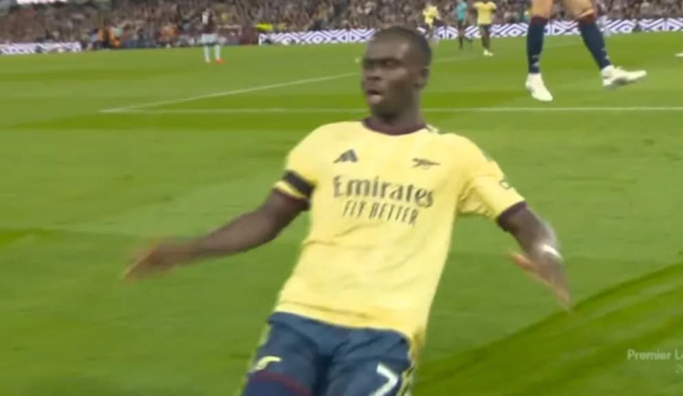 GOOOL! Saka realizon ndaj Aston Villas, Arsenali në epërsi