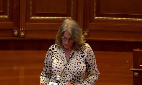Haxhiu: Deputeti i betuar Kurti është uzurpues serik i institucioneve, po e mban të bllokuar Kuvendin